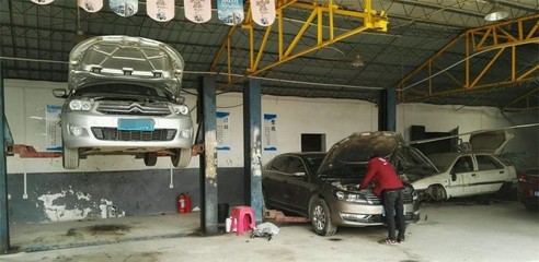 高速事故指南 学会正确叫拖车救援，这些技巧能让你不吃亏